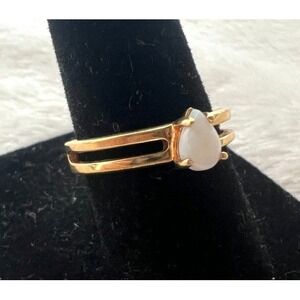 Vintage 18K HGE Gold Tone Opal Ring Pear Cabochon Size 7 Romantic Dainty Soft